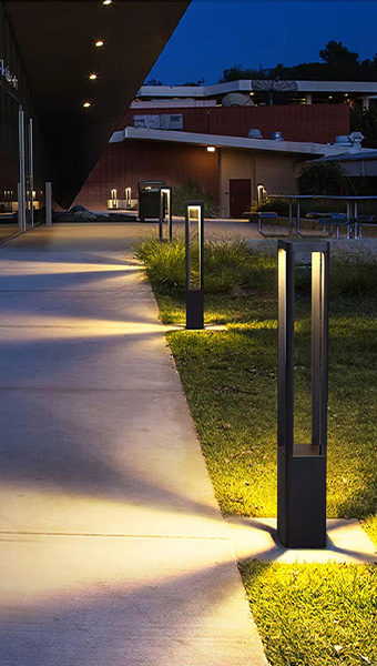 Waterproof 7W LED Lawn Pillar Light in use