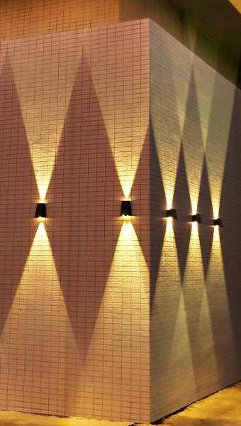 Dual-Sided Solar Wall Lamp for Outdoor in use