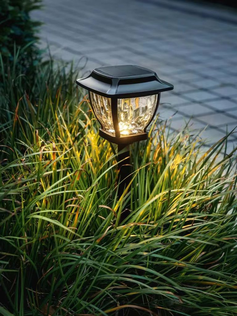 Illuminate Your Lawn: Elegant & Durable Solar-Powered Lights for a Brilliant Nightscape