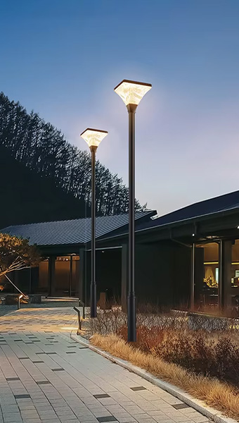 Waterproof Outdoor Solar LED Street Light in use