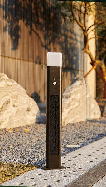 Courtyard sensor column lamp in use